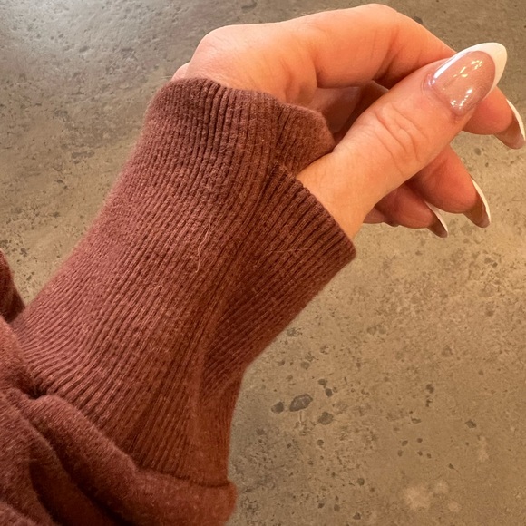 Athleta cropped sweatshirt jacket. Brown. Size L. - Picture 5 of 8